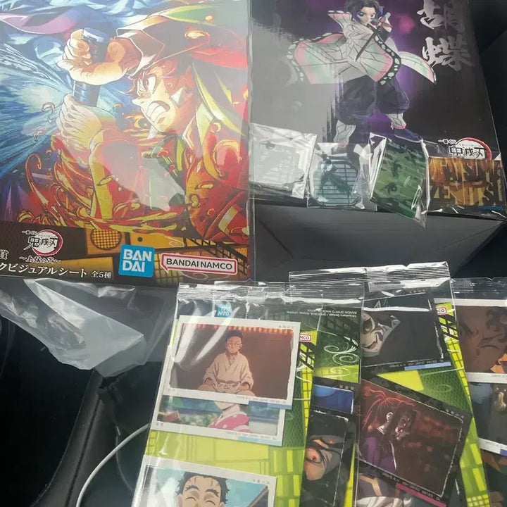 [BUNJANG] Demon Slayer Shinobu Kocho Figure &amp; Kuji Poster Bundle (Sealed) / [미개봉,현물]A상 시노부 E상 포스터 상현의 2 쿠지 일괄