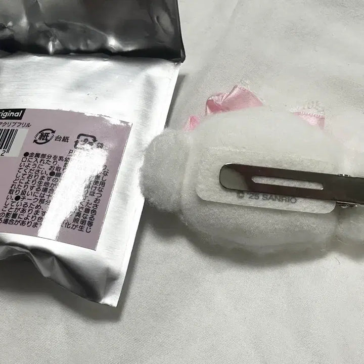 [BUNJANG] Sanrio Wedding Series Secret Hair Clip (Corgi Myuung) / 산리오 웨딩시리즈 시크릿 헤어클립 코기뮹