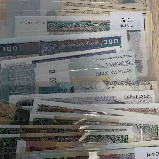 [BUNJANG] Unused World Currency Collection (275 Notes, Sequential Bills Included) / (미사용) 세계 여러 국가 화폐 275장 (연번 지폐 포함)