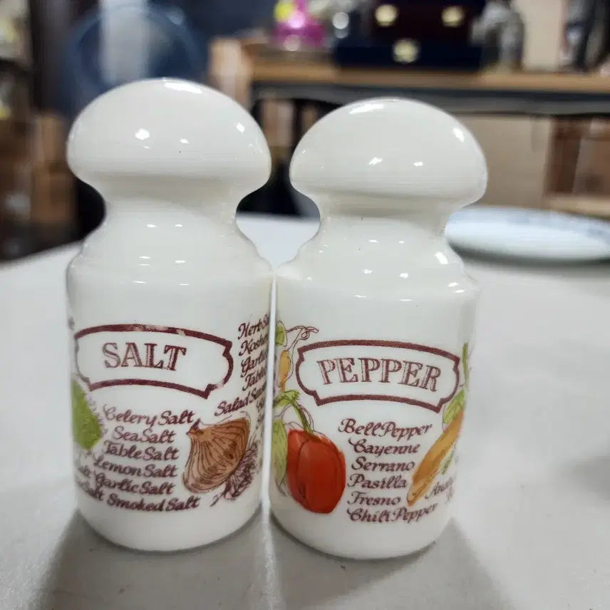 [BUNJANG] Avon Ceramic Spice Jar Set / 1980년 USA 에이본 AVON 도자기 양념통 세트에15000원 높이10.7cm