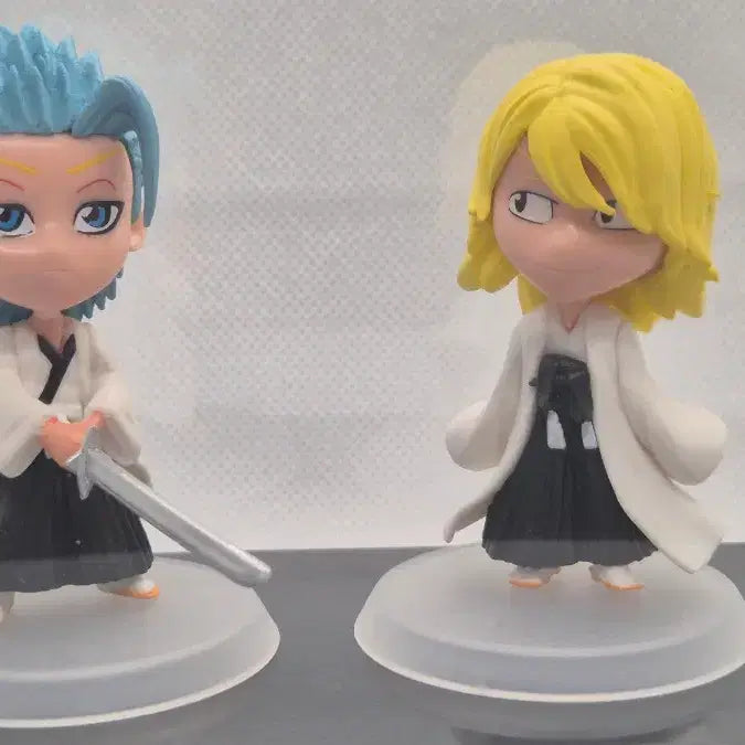 [BUNJANG] Bleach Figure Set (Shinji + Grimmjow) with Case / [일괄/케이스포함] 블리치 피규어 세트 (신지 + 그림죠) - 가성비 덕질 찬스!