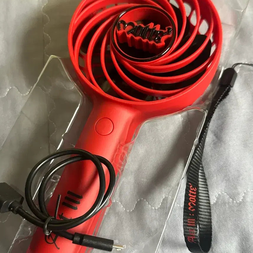 [BUNJANG] G-Dragon MOTTE Handheld Fan Red Unused / 지드래곤 모태 motte 손선풍기 미사용 새 제품