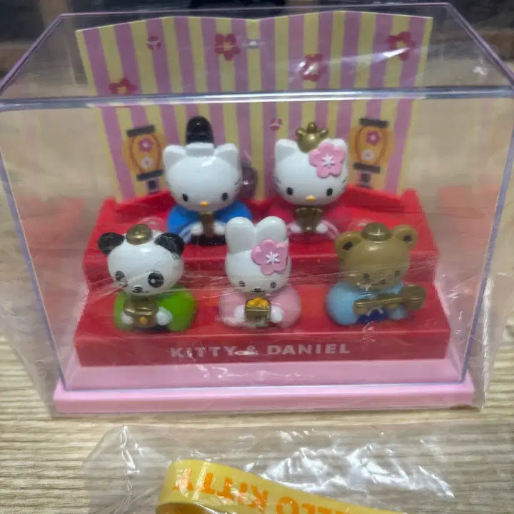 [BUNJANG] Hello Kitty &amp; Daniel Hinamatsuri Mini Figure Set / [고전] 헬로키티 &amp; 다니엘 히나마츠리 미니 피규어 세트