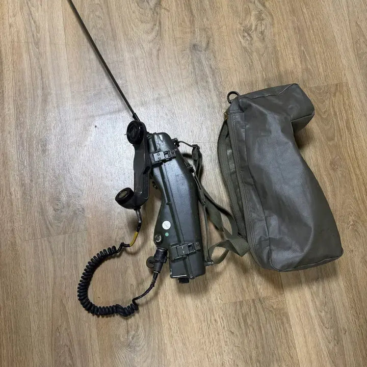 [BUNJANG] Vietnam War US Military Radio Set with Pouch / 월남전 미군 무전기