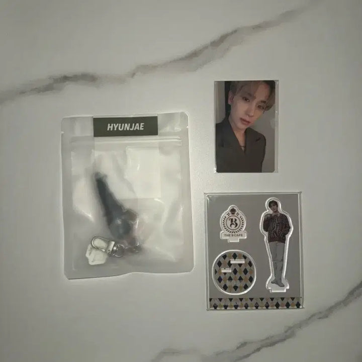 [BUNJANG] The Boyz Hyunjae TMRW Bundle Set Photocard, Lucky Draw Acrylic Stand, Cafe Acrylic Keyring / 더보이즈 현재 아크릴 키링 THE B cafe 아크릴 스탠드 TMRW 포카 일괄