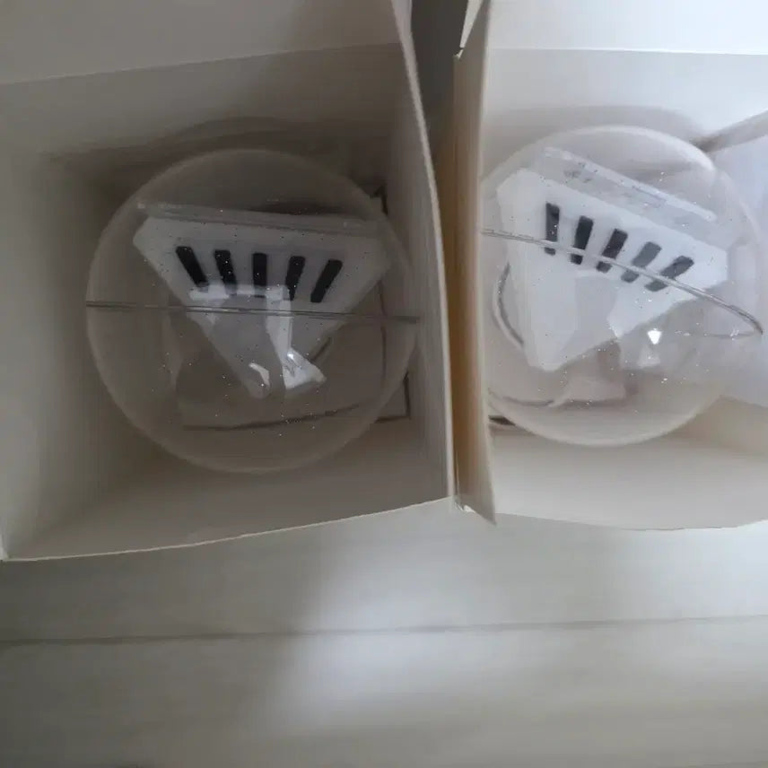 [BUNJANG] Younha First Official Lightstick (Photocard Included) / 윤하 첫번째 응원봉 (포카포함)
