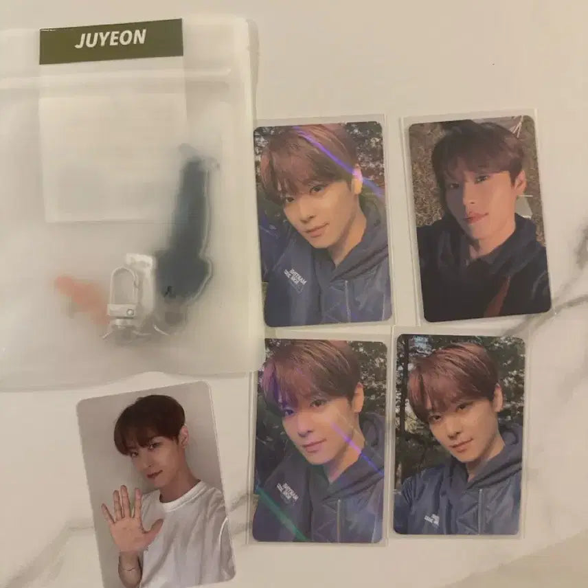 [BUNJANG] The Boyz Juyeon Derby Road Acrylic Keyring Photocard Set / 더보이즈 주연 더비로드 아크릴 키링 포카 세트