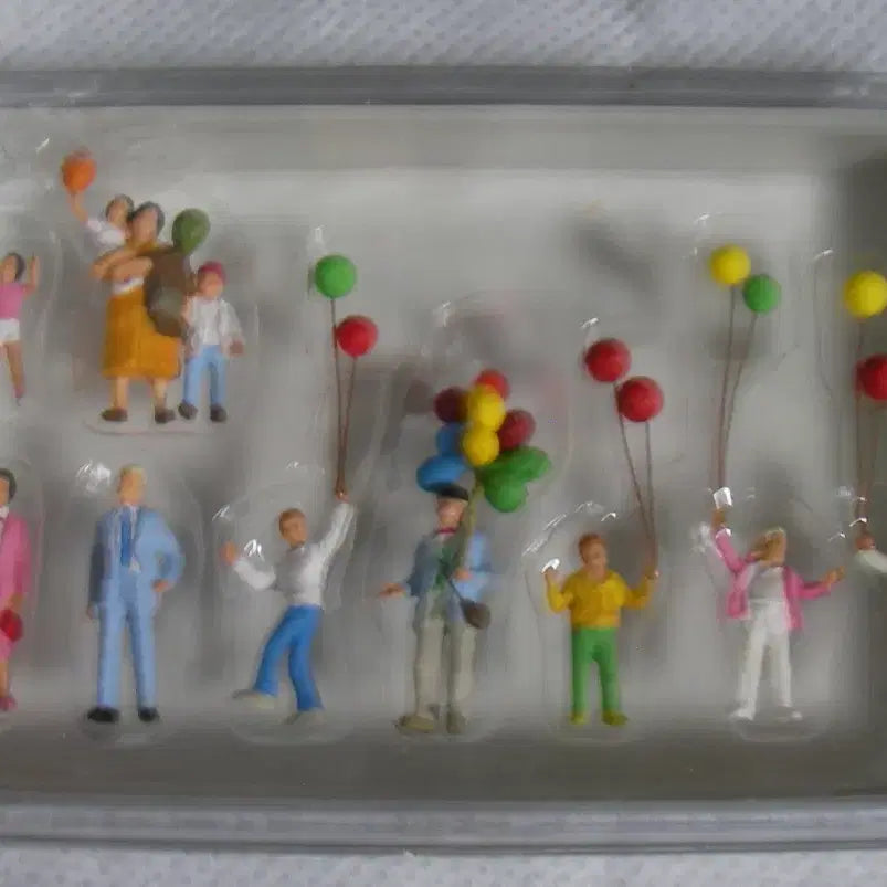 [BUNJANG] Preiser 24659 Balloon Shop Customers Miniature / 프레이저 Preiser 24659 풍선가게 손님 미니어쳐