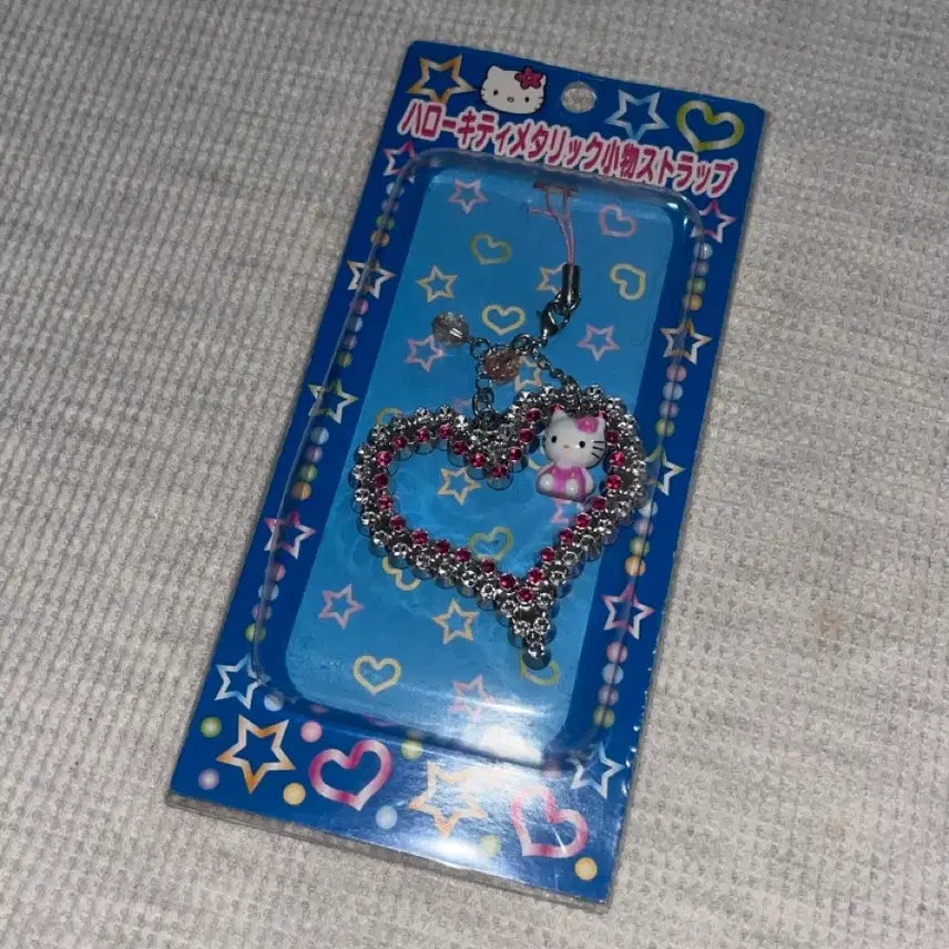 [BUNJANG] Sanrio Hello Kitty Classic Rhinestone Heart Strap / 산리오 헬로키티 고전 라인스톤 하트 스트랩