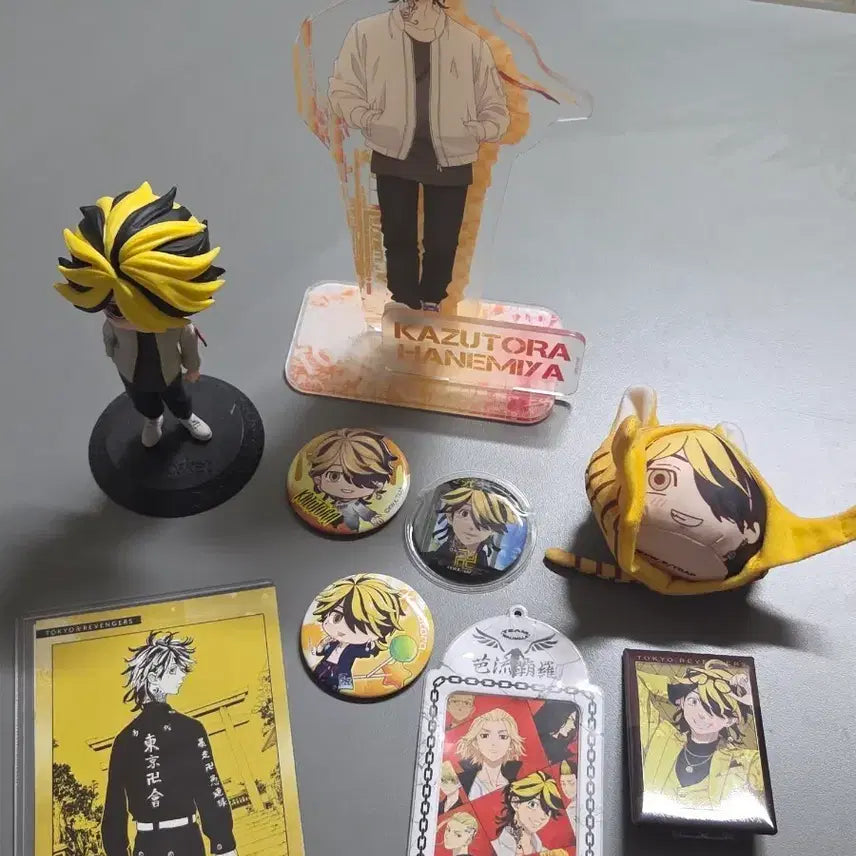 [BUNJANG] Tokyo Revengers Kazutora Goods Bundle (Figure, Badge, Manju, Acrylic Stand) / 도쿄리벤저스 도리벤 카즈토라 피규어, 뱃지, 만쥬, 아크릴 스탠드 굿즈 일괄