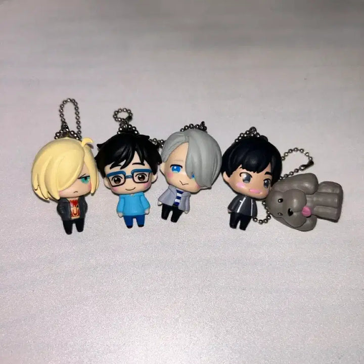 [BUNJANG] Yuri!!! on Ice "YuriOnIce" Figure Keyring Set (5 Pieces) / 유리온아이스 유온아 피규어 키링 5개 세트