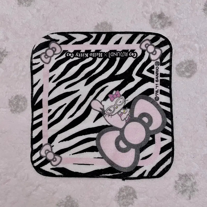 [BUNJANG] Hello Kitty Zebra Handkerchief Pink Rare / 헬로키티 손수건 지브라 핑크 방꾸 희귀 레어