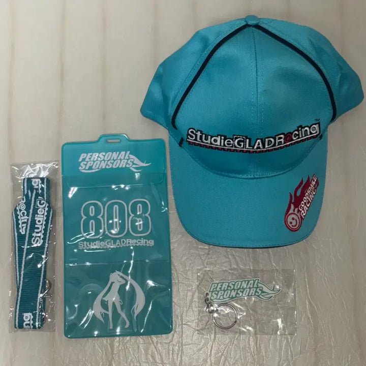 [BUNJANG] Good Smile Racing Hatsune Miku Personal Sponsor Special Edition Cap, Pouch, Strap, and Keychain Set / GLAD 굿스마일 레이싱 미쿠 개인 스폰서 특전 모자 파우치 스트랩 키링 세트
