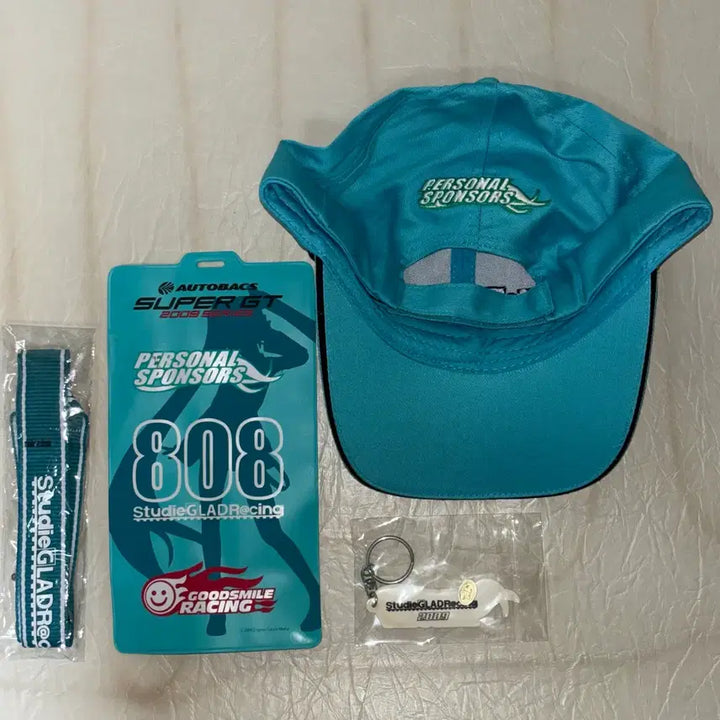 [BUNJANG] Good Smile Racing Hatsune Miku Personal Sponsor Special Edition Cap, Pouch, Strap, and Keychain Set / GLAD 굿스마일 레이싱 미쿠 개인 스폰서 특전 모자 파우치 스트랩 키링 세트