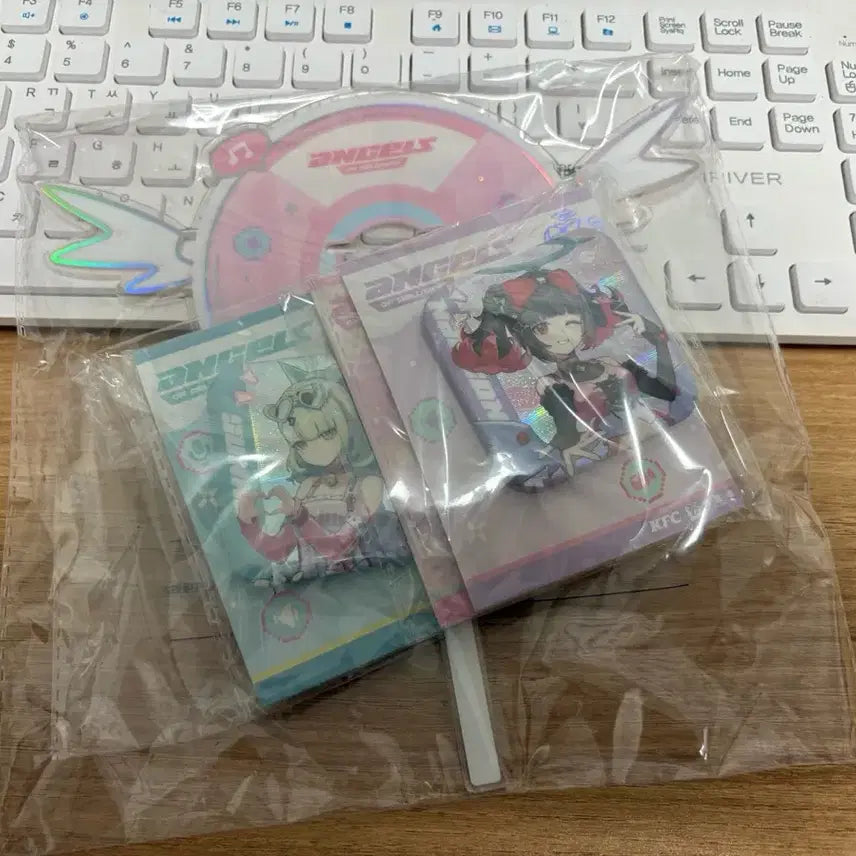 [BUNJANG] Zenless Zone Zero ZZZ Official KFC Collaboration Angelia Can Badge &amp; Support Light Stick Set / 젠레스 존 제로 ZZZ 공식 KFC콜라보 엔젤디 캔뱃지 응원봉 세트