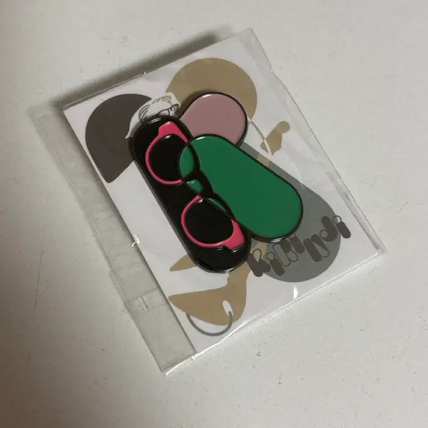 [BUNJANG] Kirinji Glasses Shape Badge Pin Goods / 키린지 Kirinji 안경 모양 뱃지 핀 굿즈