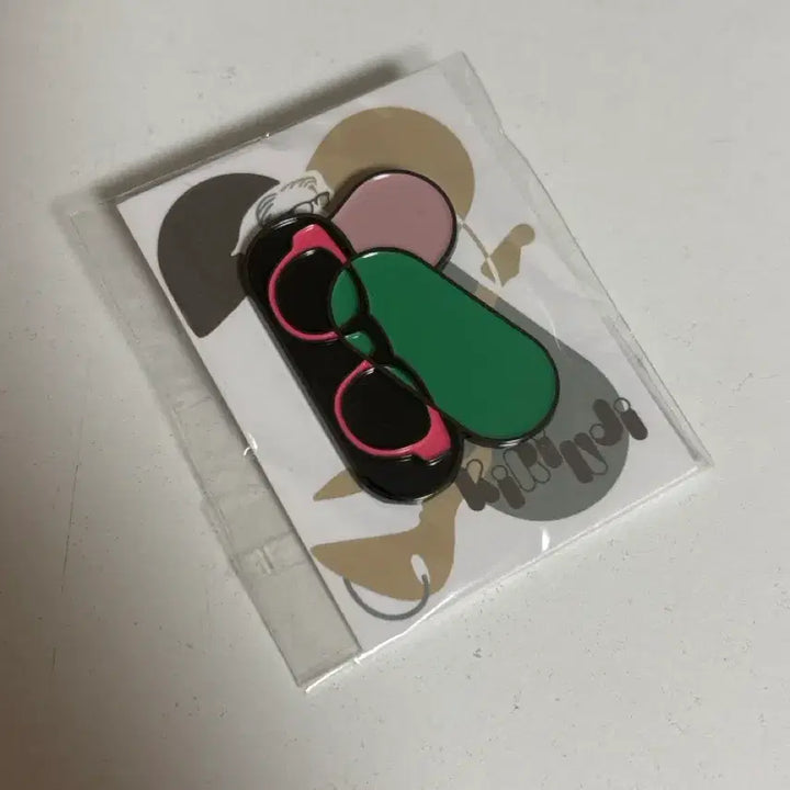 [BUNJANG] Kirinji Glasses Shape Badge Pin Goods / 키린지 Kirinji 안경 모양 뱃지 핀 굿즈