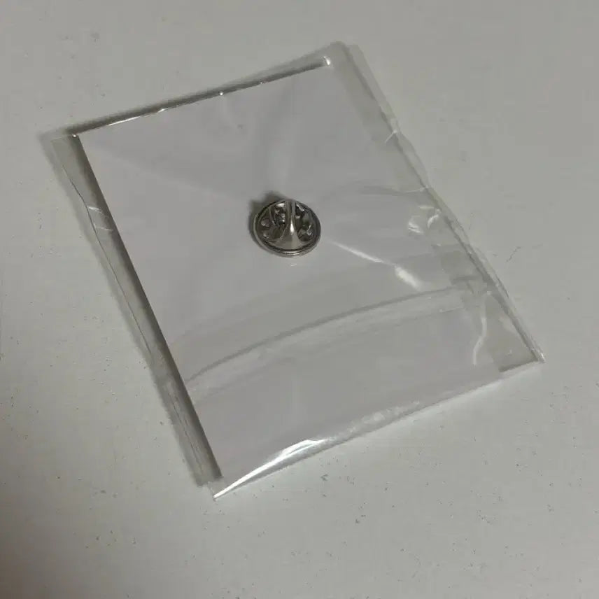 [BUNJANG] Kirinji Glasses Shape Badge Pin Goods / 키린지 Kirinji 안경 모양 뱃지 핀 굿즈