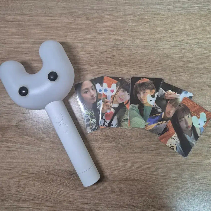 [BUNJANG] NewJeans Binky Bong (Cheering Stick) &amp; Member Photocards / 뉴진스 빙키봉이랑 멤버 포카 팔아영