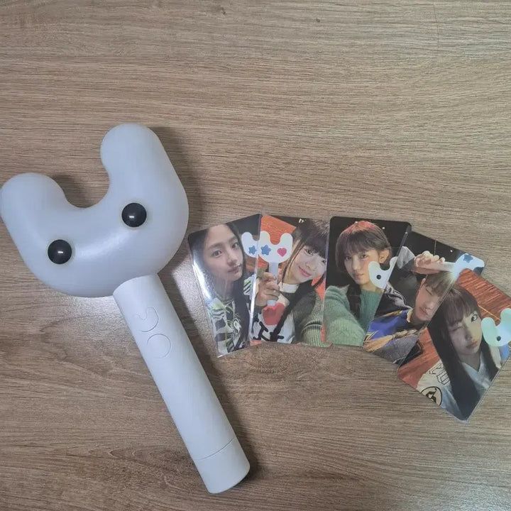 [BUNJANG] NewJeans Binky Bong (Cheering Stick) &amp; Member Photocards / 뉴진스 빙키봉이랑 멤버 포카 팔아영