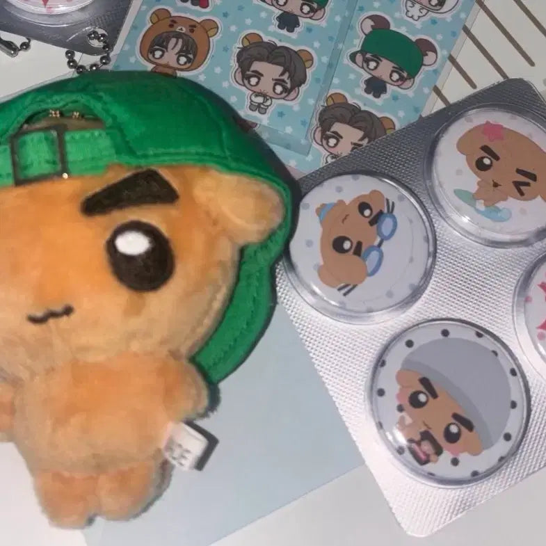[BUNJANG] Kwon Eunbi Kwon Eunbi Health Doll + Pill Can Badge Set / 코르티스 건호 건강이 인형 + 알약 캔뱃지
