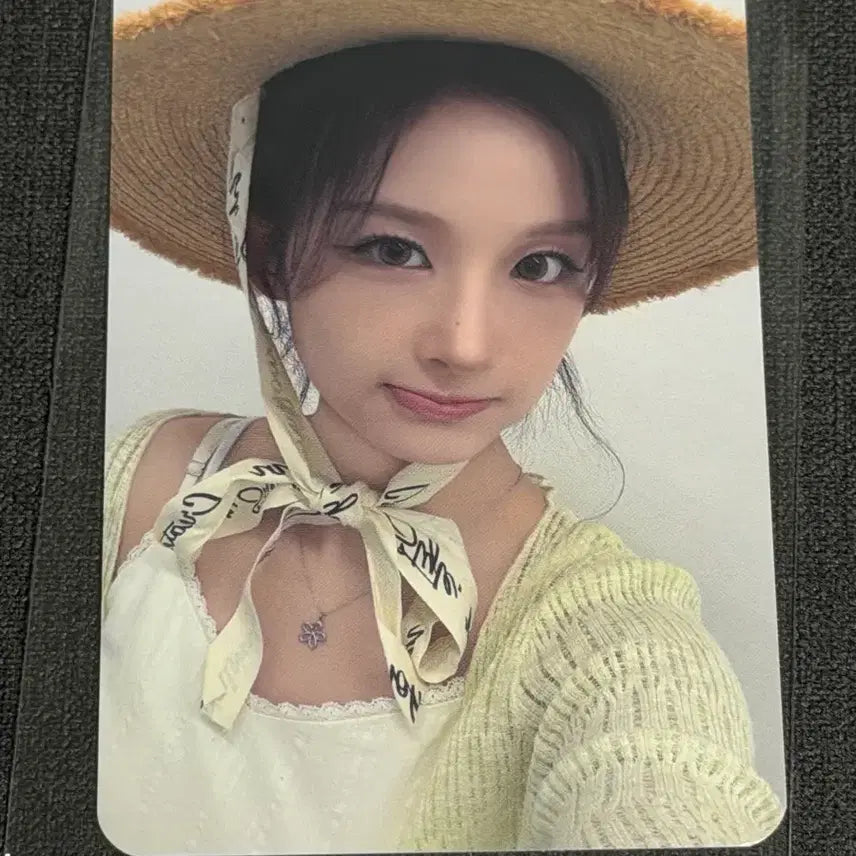 [BUNJANG] NMIXX Sullyoon Makestar POB Photocard / 엔믹스 설윤 밀짚모자 메이크스타 미공포 포토카드