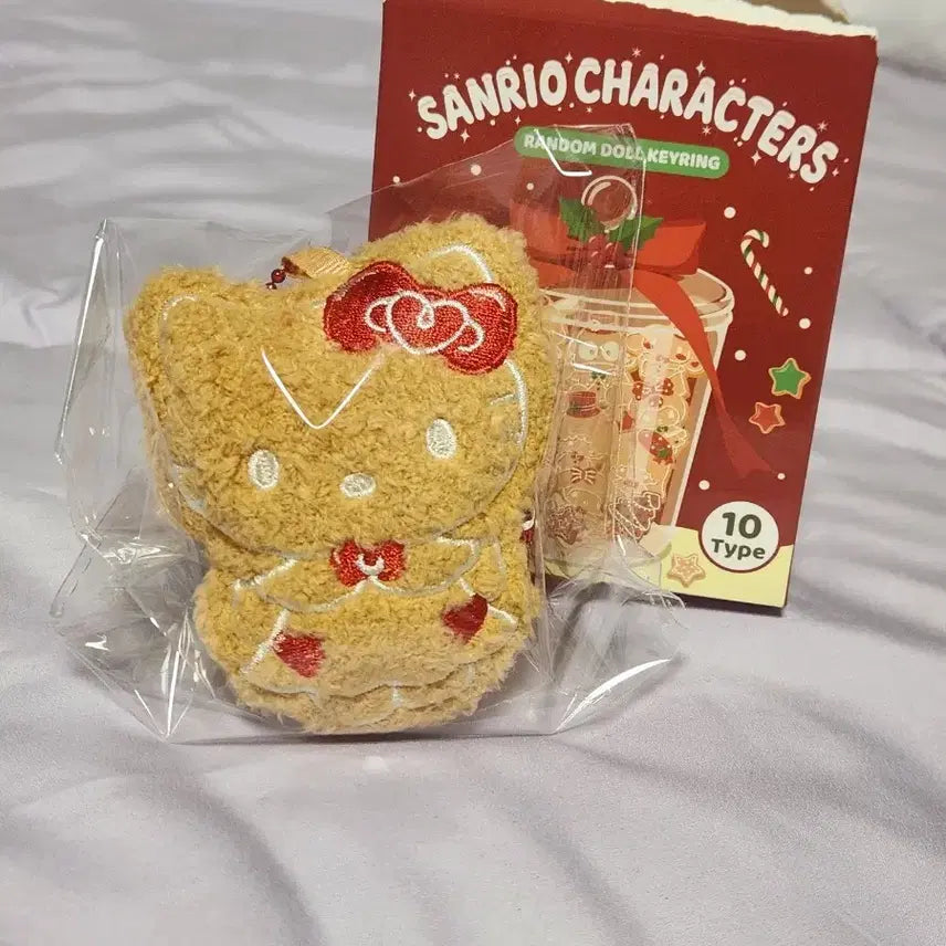 [BUNJANG] Sanrio Seongsu Holiday Pop-up Store Hello Kitty Cookie Plush Keychain / 산리오 성수 홀리데이 팝업스토어 헬로 키티 쿠키 인형 키링
