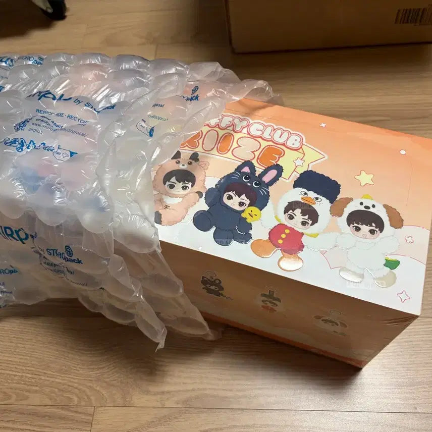 [BUNJANG] RIIZE Fluffy Club Series Doll Keychain Box Set / RIIZE 플러피 클럽 시리즈 인형 키링 홀박스