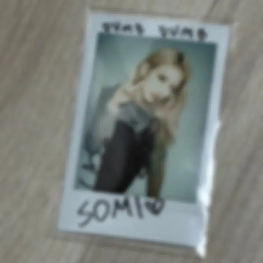 [BUNJANG] Jeon Somi Autographed Polaroid / 전소미 친필 폴라 판매