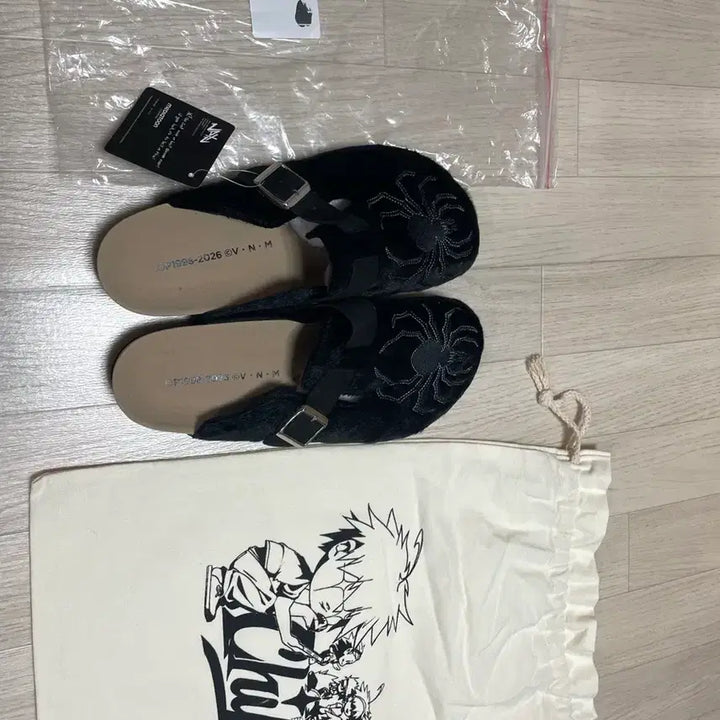 [BUNJANG] Hunter x Hunter Neptune Collaboration Suede Clogs / Chibi 헌터헌터 환영여단 클로그
