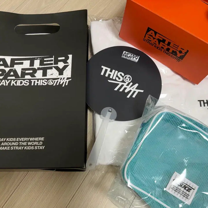[BUNJANG] Stray Kids This &amp; That After Party Unofficial Goods T-Shirt, Fan, Pouch / 스트레이키즈 스키즈 디스앤댓 애프터파티 after party 역조공 티셔츠 부채 파우치 양도 straykids this&amp;that