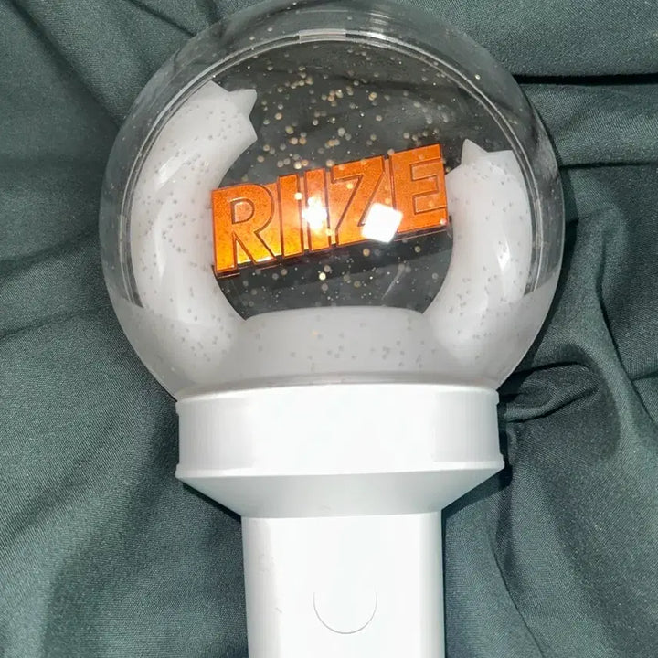 [BUNJANG] RIIZE Official Lightstick + Tonnyongdeok Cape Bundle Set / 라이즈 응원봉 + 토냥덕 케이프