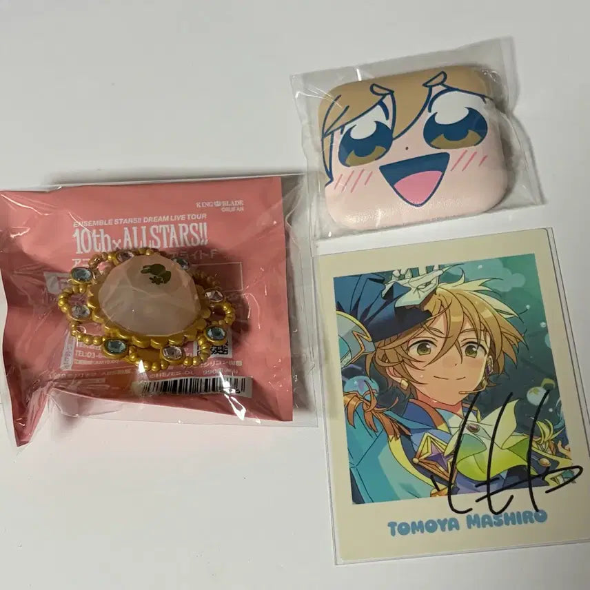 [BUNJANG] Ensemble Stars! Tomoya Dream Live Ring Light, BUKUBU Can Badge, and 10th Anniversary Photo Set / [판매] 앙스타 토모야 링라이트 부쿠부 캔뱃지 파샷츠 세트
