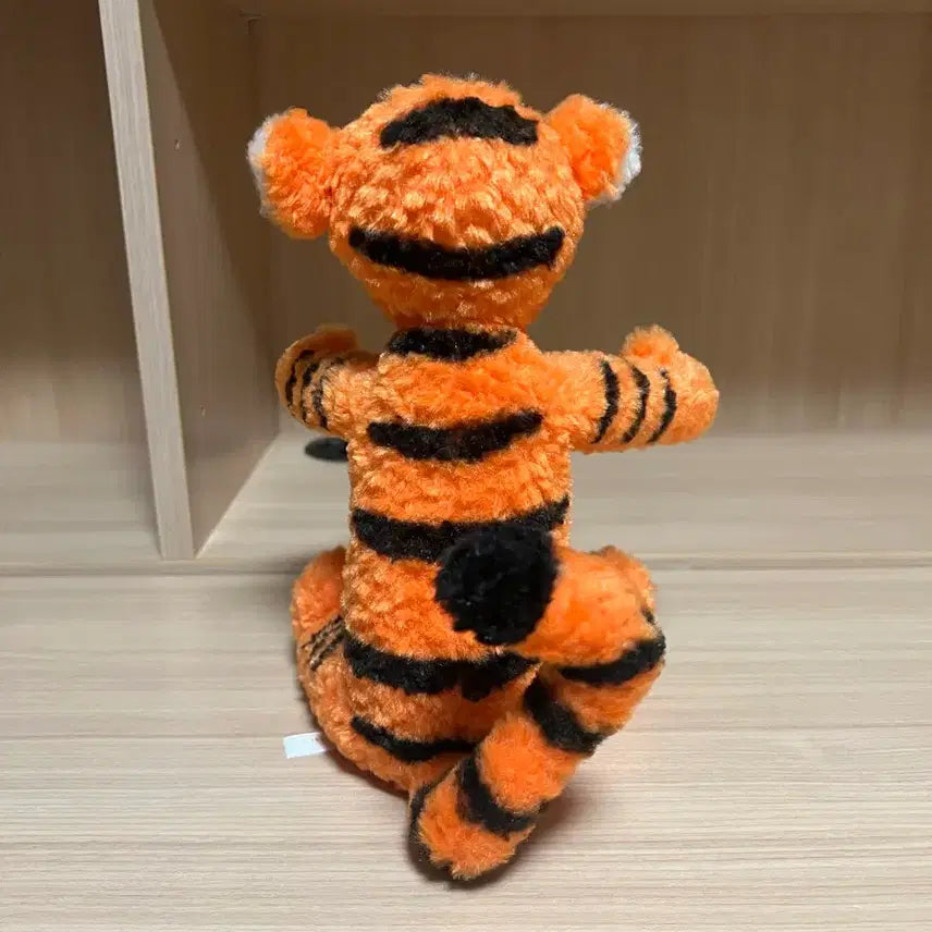 [BUNJANG] Tokyo Disneyland Pooh Tigger Plush Toy / 도쿄 디즈니랜드 곰돌이 푸 티거 인형