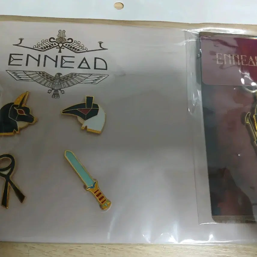 [BUNJANG] Ennead Keyring &amp; Metal Badge Set / 엔네아드 키링&amp;메탈배지