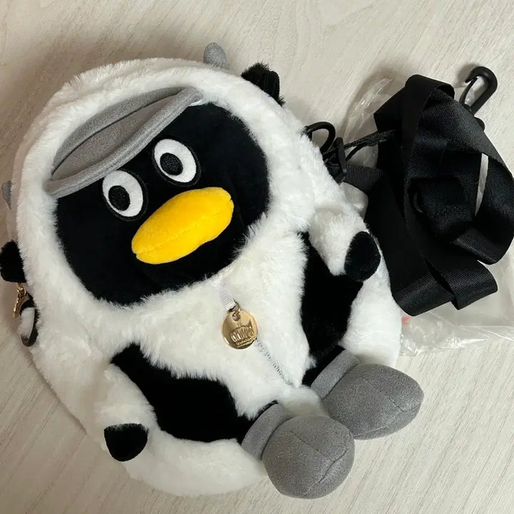 [BUNJANG] Penguin Plush Crossbody Bag 30cm / (새상품) 모자 펭귄 인형 가방 크로스백 30cm