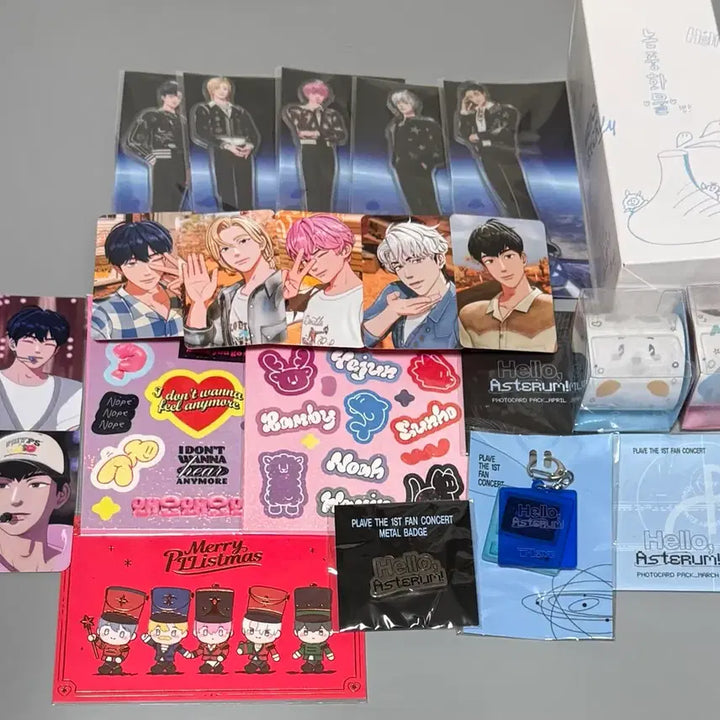[BUNJANG] PLAVE Bundle Set - Water Bottle, Stickers, Photocards, Acrylic Stand, Keychain, Badge / 플레이브 육여름 스트랩키링, 물병, 스티커, 포카팩 등등 일괄