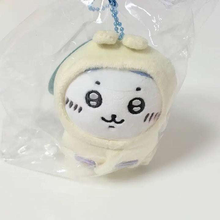 [BUNJANG] Chiikawa Hachiware Snail Raincoat Mascot Plush / 치이카와 하치와레 달팽이 우비 마스코트 인형