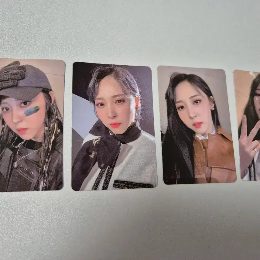 [BUNJANG] Moonbyul Dark Side of the Moon Photocard Set / 문별 Dark side of the moon 포토카드 4종 일괄