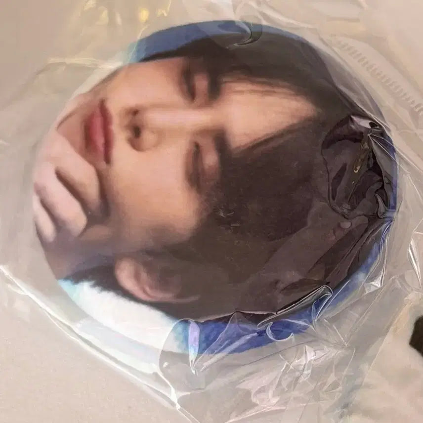 [BUNJANG] THE BOYZ Younghoon Squishy Button Pin / 영훈 말랑핀버튼