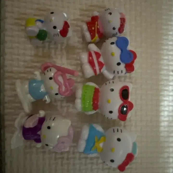 [BUNJANG] Kinder Joy Hello Kitty Figurines Set (7 Pieces) / 킨더조이 헬로키티 피규어 7종