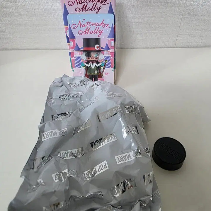 [BUNJANG] Pop Mart Molly Figure Nutcracker Drosselmeyer White Sealed / 사탕봉지 미개봉>>팝마트 몰리 피규어 호두까기 드로셀마이어 화이트