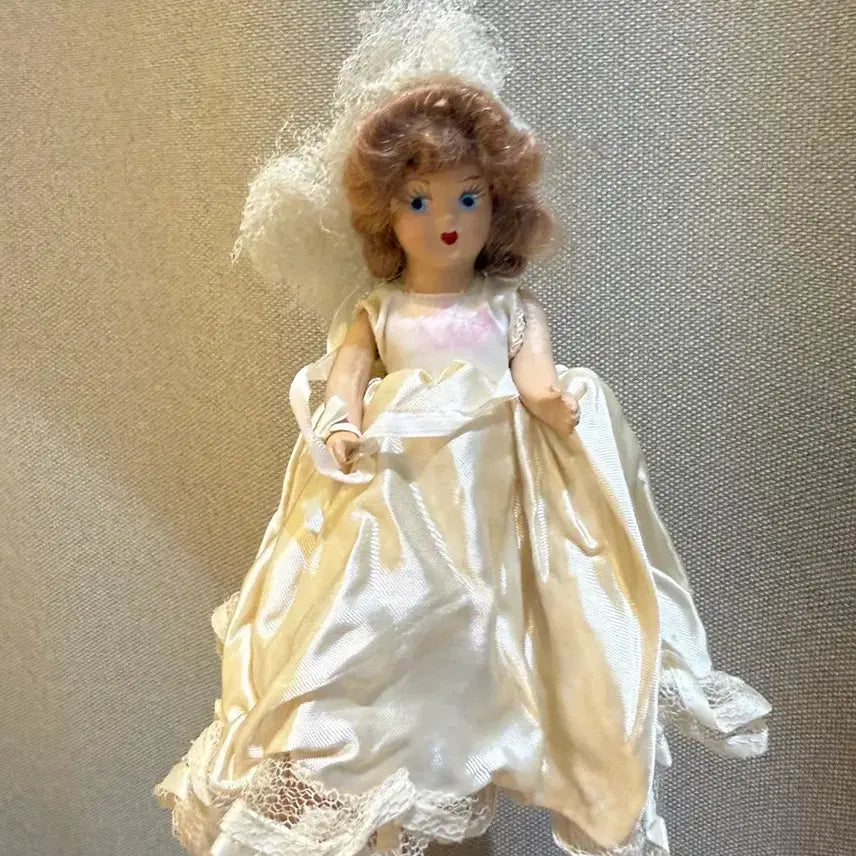 [BUNJANG] Vintage Bride Doll in Satin Wedding Dress / 빈티지 신부 인형 웨딩 드레스