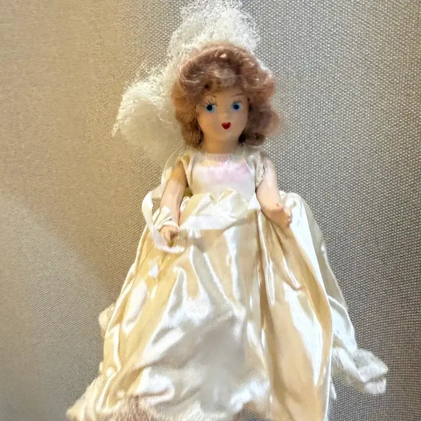 [BUNJANG] Vintage Bride Doll in Satin Wedding Dress / 빈티지 신부 인형 웨딩 드레스