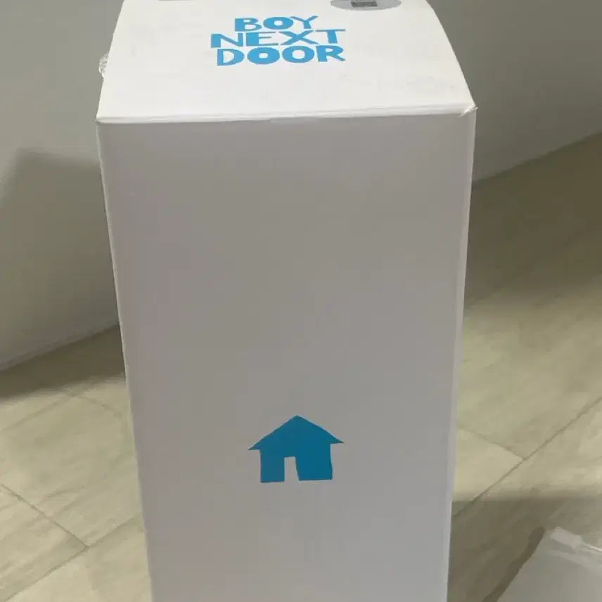 [BUNJANG] BOYNEXTDOOR Official Lightstick &amp; Yoonhak Skateboard Keyring Bundle / * 급처 *보넥도 응원봉 &amp; 운아기 응원봉 커버 일괄판매합니다!! (운학이 스케이트보드 키링까지 넣어드려요)
