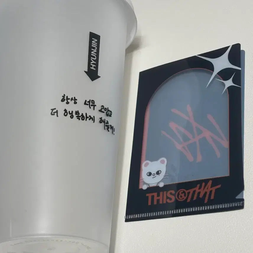 [BUNJANG] Stray Kids SKZ2020 THIS THAT Pop-Up Exclusive Gift Set (Hyunjin) / 스트레이키즈 스키즈 디스앤댓 팝업 입장 특전 기프트 엘홀더 리유저블컵 현진 지니렛 세트
