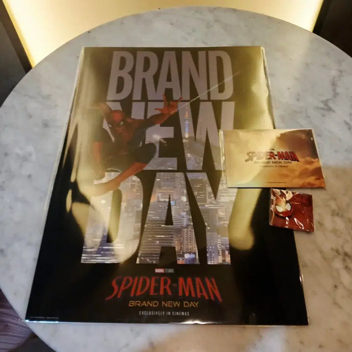 [BUNJANG] Spider-Man Set (3 Types) PET Poster, Weekend Film, Pin Badge / (3종셋) 스파이더맨 3주차 특전 PET 포스터 주말 필름 핀 뱃지