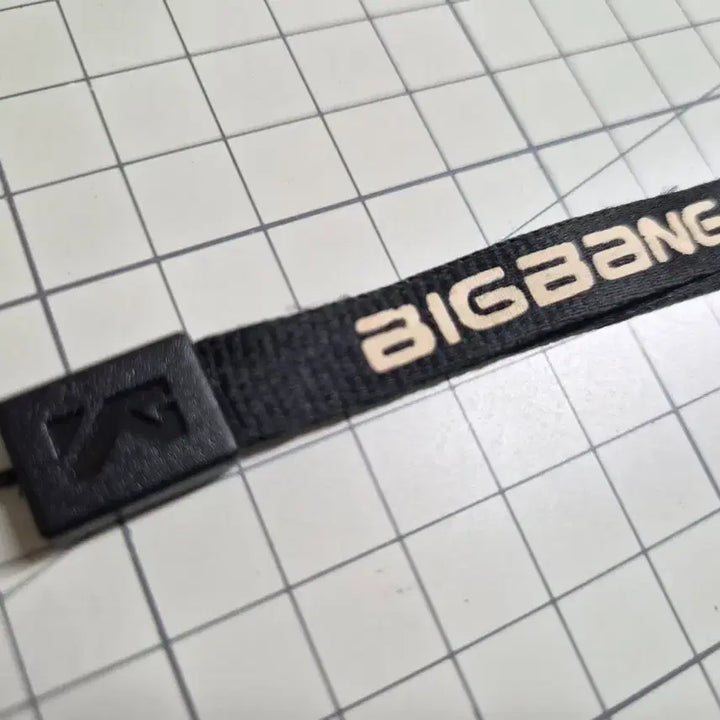 [BUNJANG] BIGBANG Bang Bong Strap Limited Edition / 한정판)빅뱅 뱅봉 스트랩 팝니다!