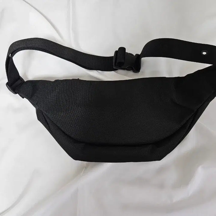 [BUNJANG] NewJeans Murakami Light Stick Bag Hip Pack Black / 뉴진스 무라카미 라이트 스틱백 힙색 블랙