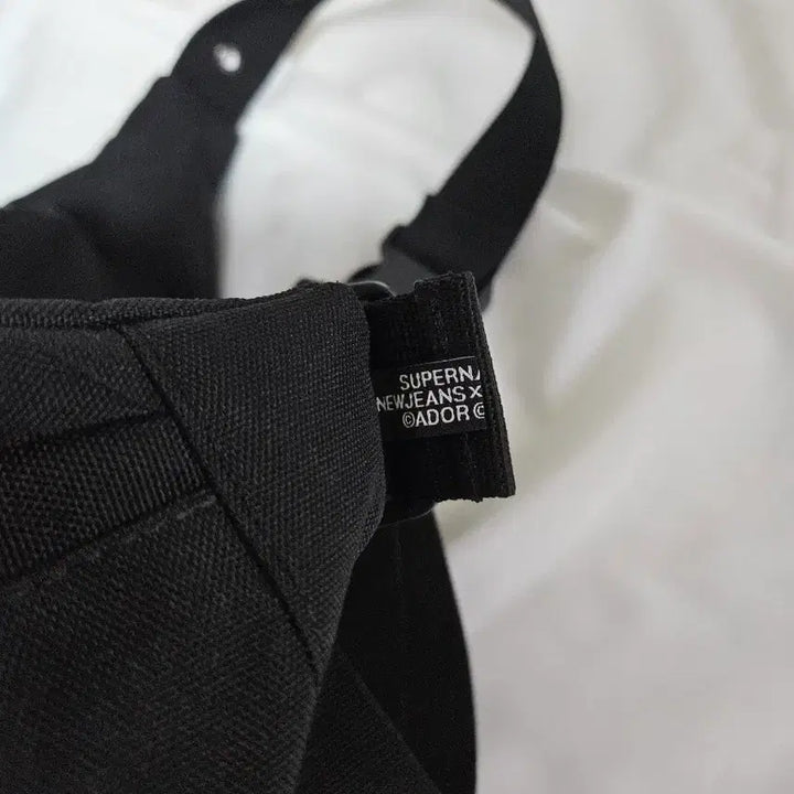 [BUNJANG] NewJeans Murakami Light Stick Bag Hip Pack Black / 뉴진스 무라카미 라이트 스틱백 힙색 블랙